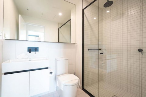 Heart Of Crown By Ready Set Host - Palm Beach Accommodation 2