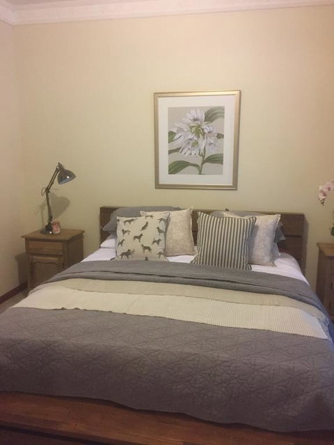 Helen's Luxury Hut - Palm Beach Accommodation 0