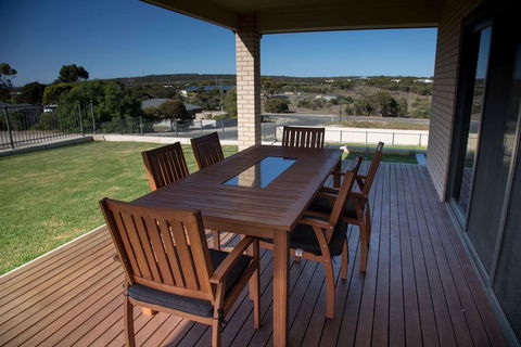 Highview On Victoria Coffin Bay - Palm Beach Accommodation 1