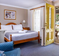 Honeysuckle Cottages - Palm Beach Accommodation
