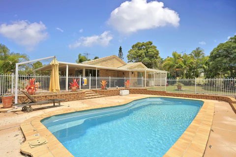 Hook Wine And Sinker Hervey Bay - Palm Beach Accommodation 0