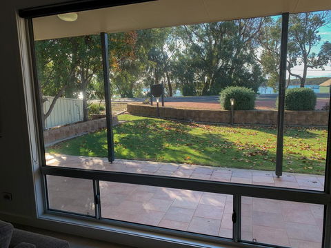 Hooterville - Palm Beach Accommodation 1