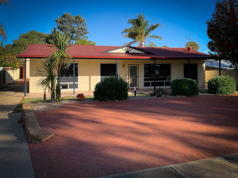 Hooterville - Palm Beach Accommodation 0