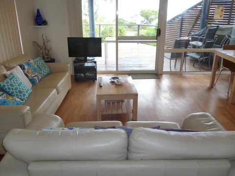 Island View 2 - Palm Beach Accommodation 3