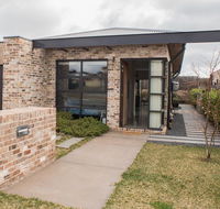 Jamila - Palm Beach Accommodation