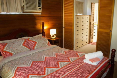 Junction Cottage - Palm Beach Accommodation 1