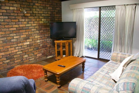 Junction Cottage - Palm Beach Accommodation 2