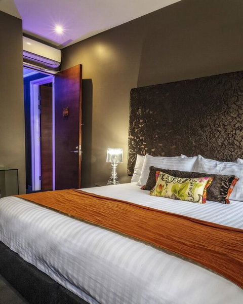 Junction Hotel - Palm Beach Accommodation 3
