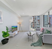 KOZYGURU MASCOT WALK TO STATION MODERN DESIGNER 2 BED APT FREE PARKING NMA260-312 - Palm Beach Accommodation