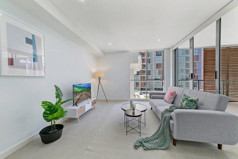 KOZYGURU MASCOT WALK TO STATION MODERN DESIGNER 2 BED APT FREE PARKING NMA260-312 - Palm Beach Accommodation 0