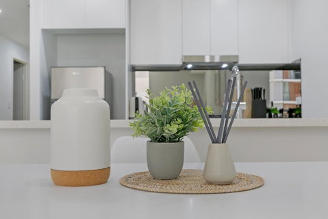 KOZYGURU MASCOT WALK TO STATION MODERN DESIGNER 2 BED APT FREE PARKING NMA260-312 - Palm Beach Accommodation 2