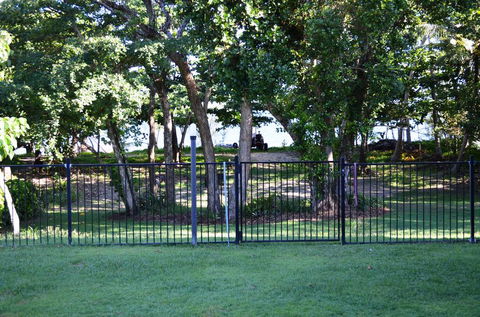 Kurrimine Beach Huts - Palm Beach Accommodation 0