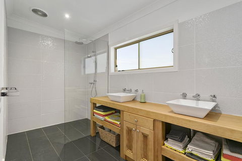 L'Ciabot- Sea View Tranquility - Palm Beach Accommodation 3