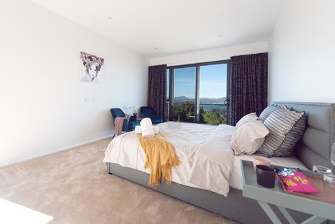 La Vie Luxury Bay View - Palm Beach Accommodation 0