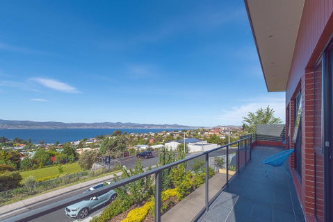 La Vie Luxury Bay View - Palm Beach Accommodation 1