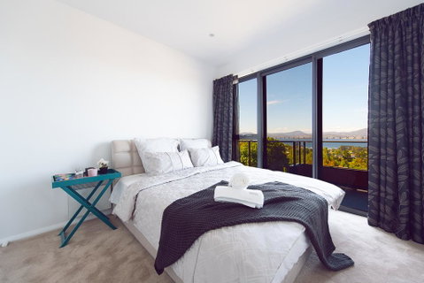La Vie Luxury Bay View - Palm Beach Accommodation 3