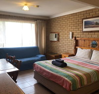 Lake Front Motel - Palm Beach Accommodation
