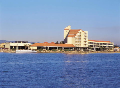 Lakes Hotel - Palm Beach Accommodation 0