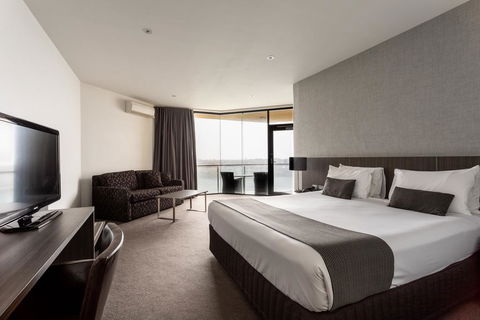 Lakes Hotel - Palm Beach Accommodation 1