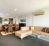 Large 3 Bedroom Apartment with River Views near the Stadium - Palm Beach Accommodation