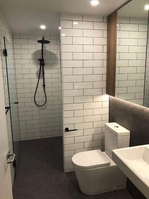 Large Space 2 BED APT Near Brisbane Airport - Palm Beach Accommodation 3
