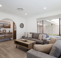 Le Maison 77 Horace St - stunning house with ducted air WIFI and Linen provided - Palm Beach Accommodation