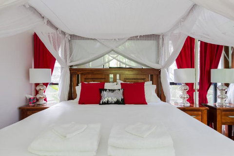 Linger A While Chalet - Palm Beach Accommodation 1