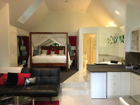 Linger A While Chalet - Palm Beach Accommodation 0