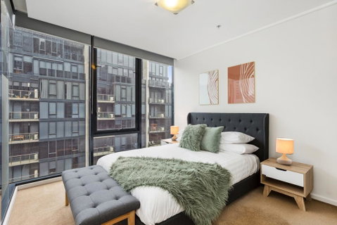 Luxe 2-Bed Apartment With River Views Near Casino - Palm Beach Accommodation 2