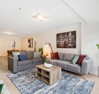 Luxe 2-Bed Apartment with River Views Near Casino - Palm Beach Accommodation