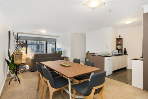 Luxe 2-Bed Apartment With River Views Near Casino - Palm Beach Accommodation 1