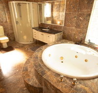 Luxuary self-contained living with Spa. - Palm Beach Accommodation