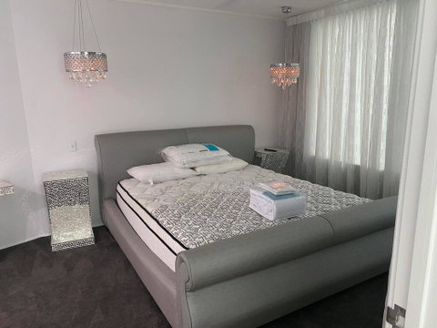 Luxury Apartment, Perfect Location - Palm Beach Accommodation 2