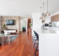 Luxury in Corlette - 4 Drungall Ave - Palm Beach Accommodation