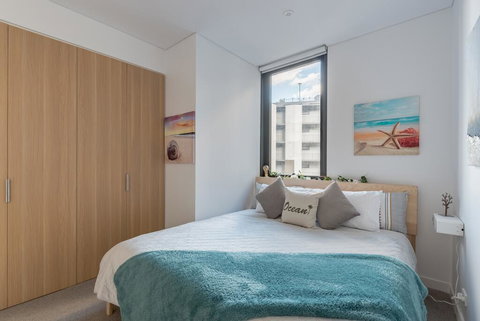 LUXURY KING APARTMENT PARRAMATTA CBD 1 MIN FROM STATION & WESTFIELD Sleeps 4 - Palm Beach Accommodation 2