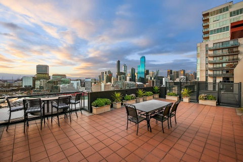 Luxury Penthouse 3BDR Inner City LRG Group WIFI - Palm Beach Accommodation 3