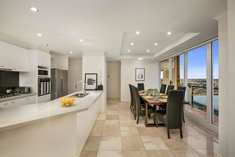 Luxury Penthouse 3BDR Inner City LRG Group WIFI - Palm Beach Accommodation 2