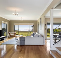 LUXURY WATERFRONT FAMILY HOME-TASMANIA I-L'Abode - Palm Beach Accommodation