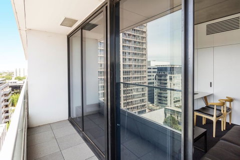 Magnificent Apartment With Spa In Melb - Palm Beach Accommodation 1