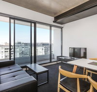 Magnificent Apartment with Spa in Melb - Palm Beach Accommodation
