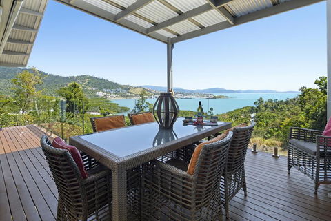 MANDALAY ESCAPE, SECLUSION & SERENITY WITH A POOL - Palm Beach Accommodation 1