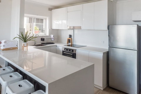 Manly Beachfront Apartment - Palm Beach Accommodation 1