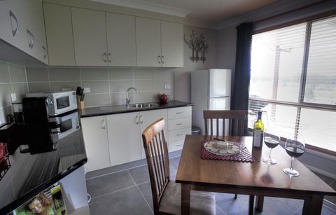Maric Park Cottages - Palm Beach Accommodation 0