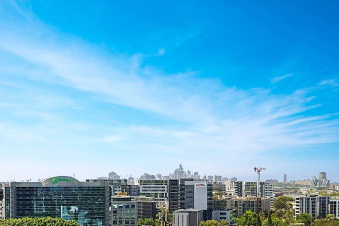 Mascot - Sydney City Views - Palm Beach Accommodation 1