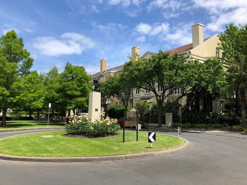 MCG, Rod Laver, City - Best Location In Melbourne - Palm Beach Accommodation 3