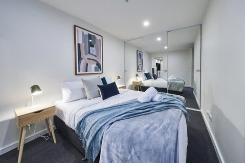 Mega Style Apartments Southbank Crown - Palm Beach Accommodation 0