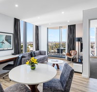 Meriton Suites Mascot Central - Palm Beach Accommodation