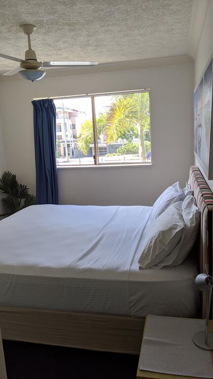 Mermaid Beach Apartment - Palm Beach Accommodation 1
