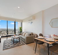 MH011A sense of flying between the ocean and sky - Palm Beach Accommodation