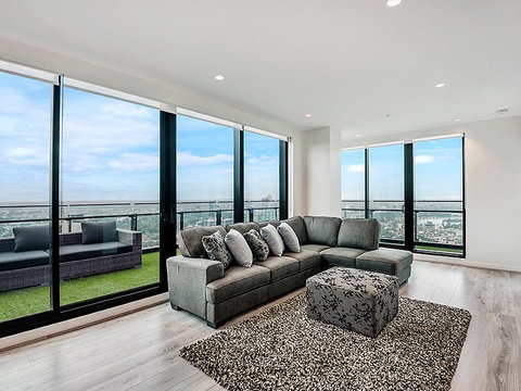 MJ Shortstay Apartments - Platinum Tower - Palm Beach Accommodation 2